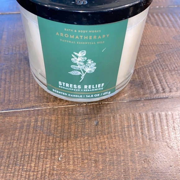 Bath and body body works stress relief 3 wick candle eucalyptus & spearmint - Picture 2 of 6